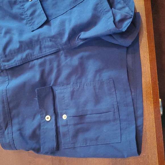 Liz Claiborne Navy Blue Women's Lightweight Shorts. Size 8. - Picture 3 of 4